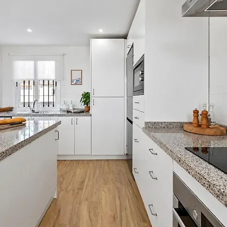146-charming 2-bedroom Penthouse, Marbella-close To Puerto Banus Appartamento